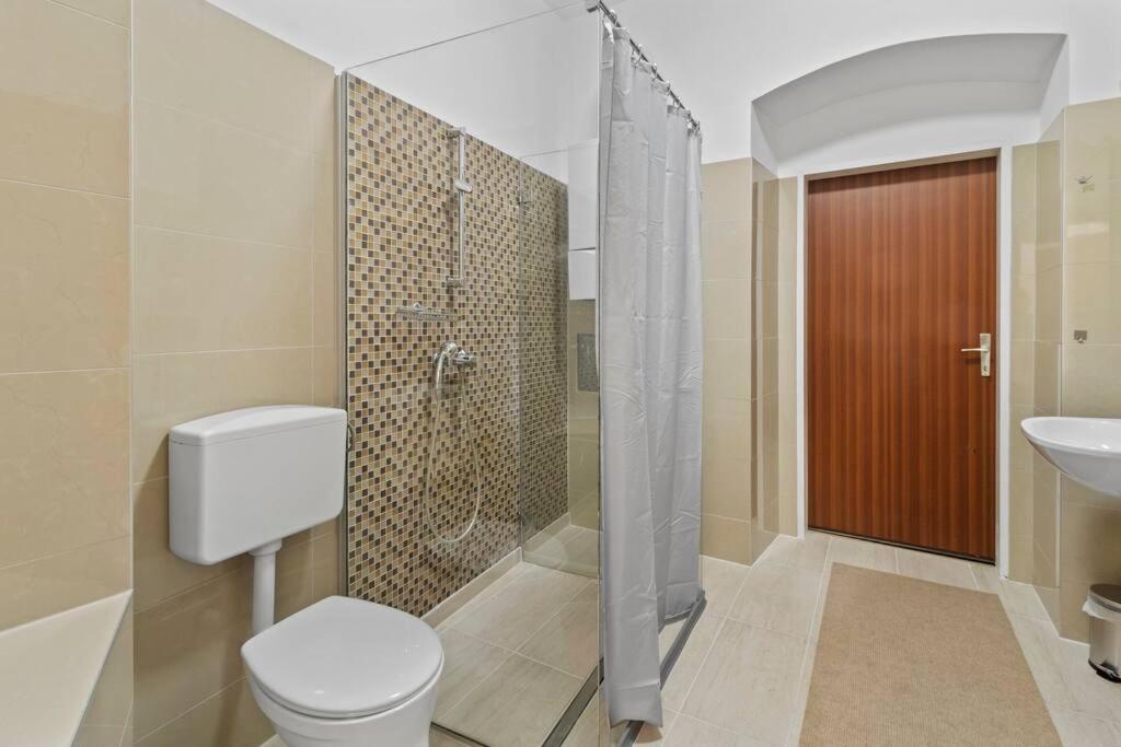Modern Apartment Close To Center - 2Br Wina Bagian luar foto