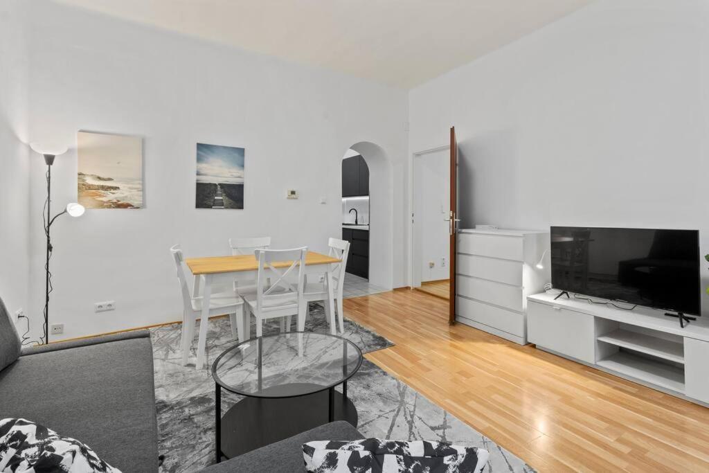 Modern Apartment Close To Center - 2Br Wina Bagian luar foto