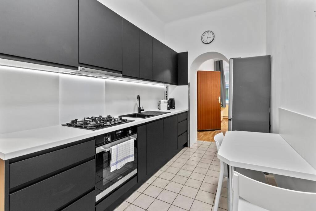 Modern Apartment Close To Center - 2Br Wina Bagian luar foto